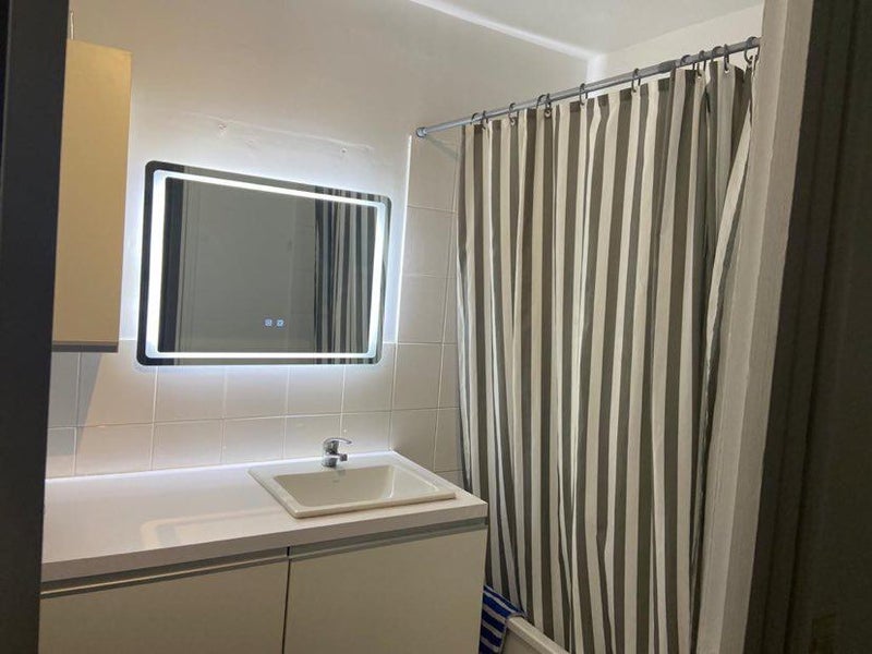 Photo 1: Sale de bain 