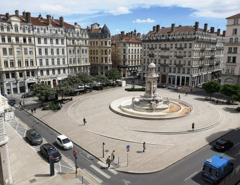 Photo 1: Vue depuis le séjour 