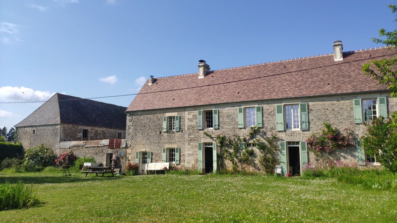 Photo 1: Maison vue du jardin