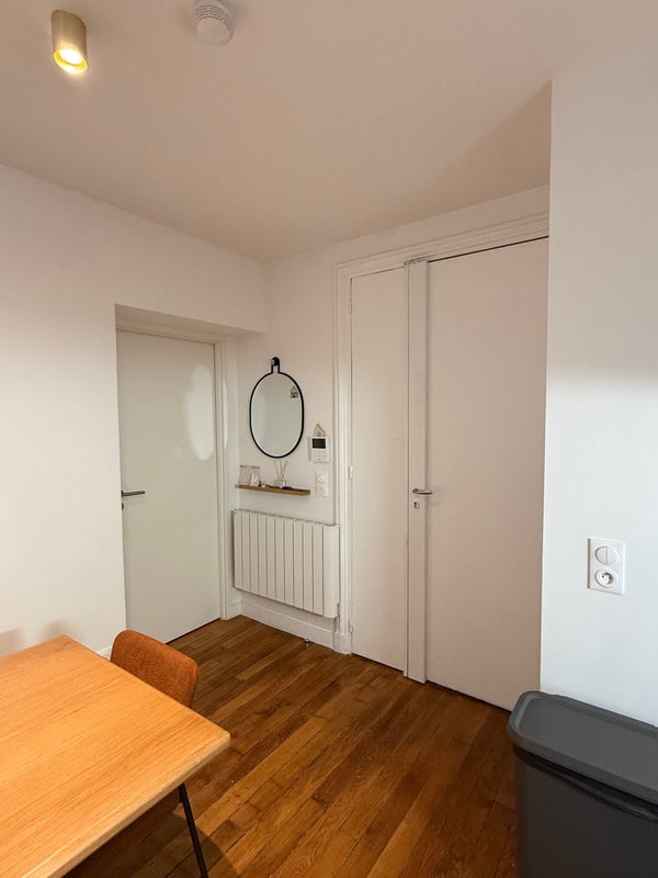 Photo 1: Entrée de l’appart, ta chambre à gauche 