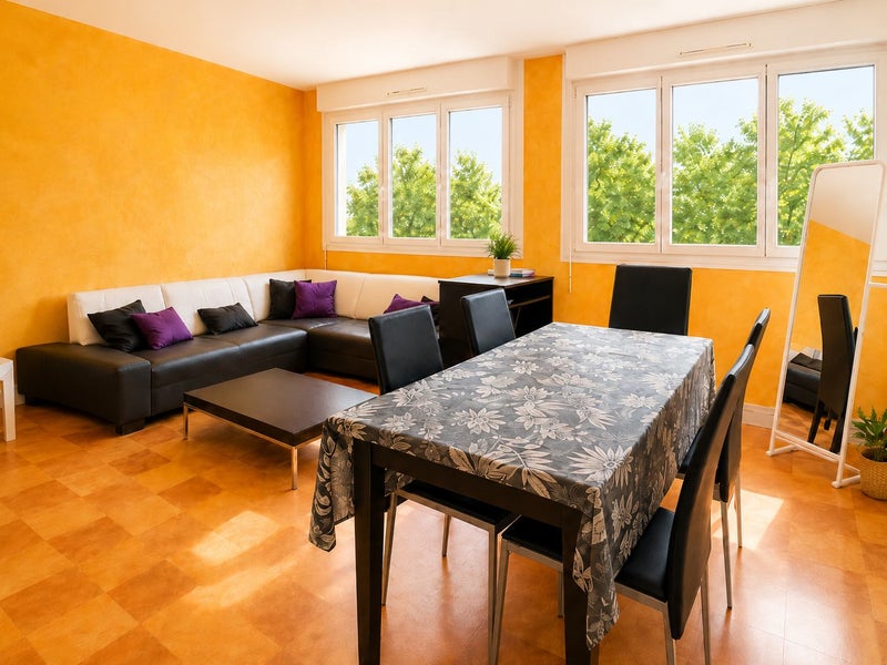 Photo 1: Salon