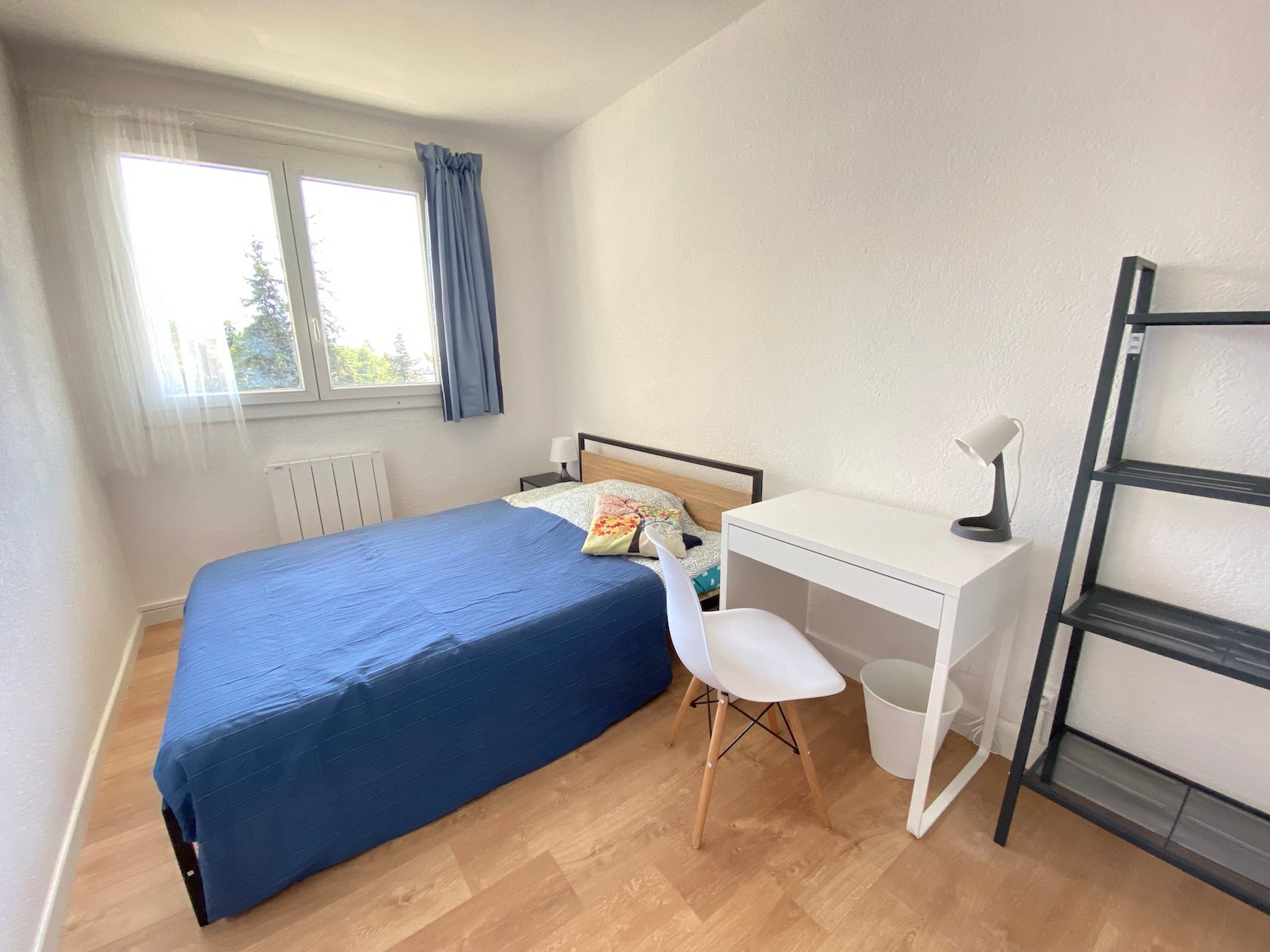 Chambre en colocation filles – Proche tram Astruc Photo principale