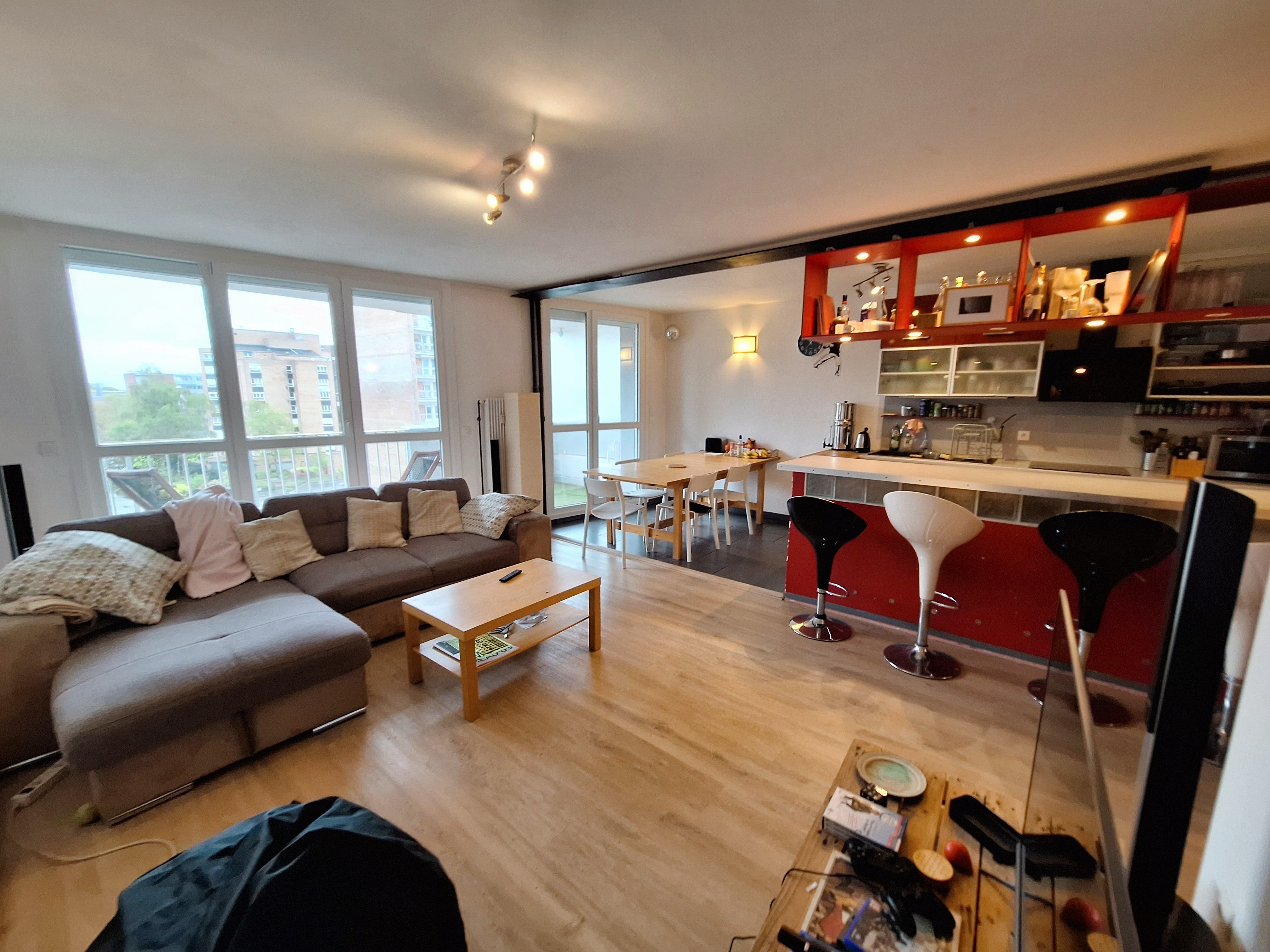 Grande pièce de vie + balcon – bail individuel Photo principale
